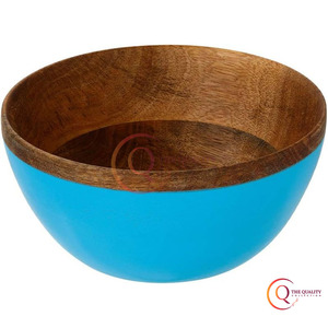 Presentamos el impresionante cuenco de madera artesanal con un vibrante exterior azul turquesa, perfecto para servir sus platos favoritos - Product Image 2