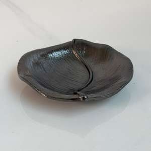 Plato de Servir Vintage con Forma de Hoja para Frutos Secos, Hecho a Mano en Metal con Acabado en Níquel Negro, Diseño Moderno, Vajilla de Alta Calidad - Product Image 5