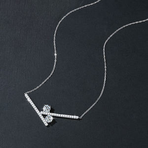 Collier pendentif en chaîne à maillons en argent sterling 925 avec pierre de moissanite de 2 carats de couleur D VVS en forme de V moderne de Black Pearl Jewels pour femmes - Product Image 3