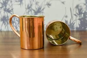 Mug en cuivre pur de qualité supérieure au design moderne en métal, avec poignée en laiton, nouveau design martelé, idéal pour les boissons. - Product Image 3