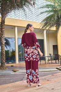 ชุดเซ็ตผ้าฝ้ายพิมพ์ลายดอกไม้สำหรับผู้หญิง |   เสื้อคอวีดีไซน์เนอร์พร้อมกางเกงเข้าชุด |   ชุดเสื้อผ้าเทศกาลขายส่ง - Product Image 3