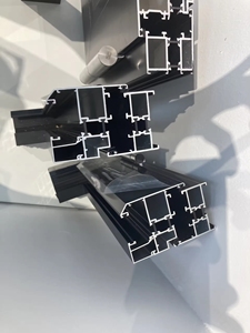 Porte d'entrée intérieure française en aluminium au design élégant avec isolation thermique - Product Image 5