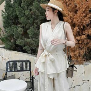 ชุดเซ็ตสองชิ้นสำหรับผู้หญิง เสื้อแขนกุดคอวีผ้าลินินและกางเกงขายาวทรงกว้าง แบบ OEM ODM - Product Image 1