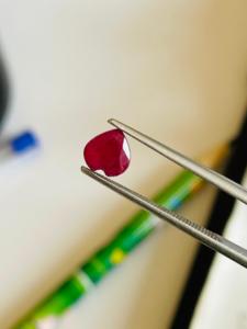 Rubis naturel non chauffé et non traité en belle forme de coeur 0.85cts parfait pour les bijoux disponibles à prix très raisonnable - Product Image 5