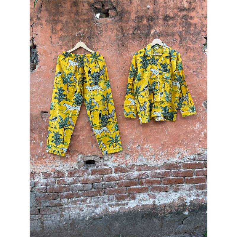 สีเหลือง