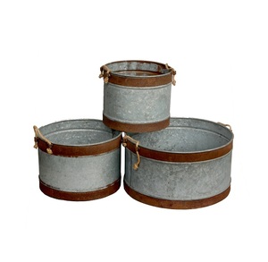 Macetas de metal con mango de madera galvanizado Juego de 3 piezas Mayorista y proveedor de macetas de jardín de metal - Product Image 3