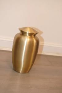 Vases de conservation commémoratifs pour cendres humaines Urnes en métal robustes artisanales indiennes traditionnelles faites à la main - Product Image 5