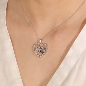 Collier personnalisé en argent 925 avec pendentif cœur gravé et pierre de naissance sertie griffe - Product Image 4