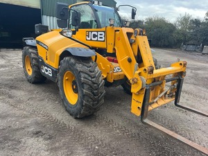 Découvrez une maniabilité supérieure avec le 542 70 Agri Xtra, conçu pour une adhérence et une stabilité accrues, et une utilisation en terrain sans obstacle. Prix abordable. - Product Image 4