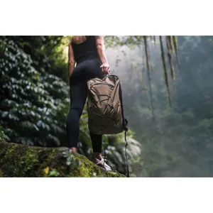 Mochila de Senderismo Sostenible Impact AWARE de 18L con Bolsa Impermeable, Accesorios Ecológicos para Aventuras al Aire Libre - Product Image 4