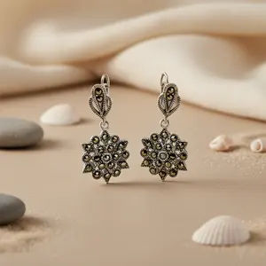Boucles d'oreilles en argent 925 avec motif floral vintage, marcassite, pour femmes, tendance, plaquées or 18 carats - Product Image 2