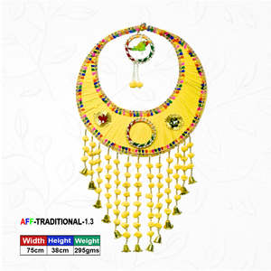 พระจันทร์เสี้ยวประดิษฐ์แบบดั้งเดิมสีเหลืองแบบแขวน - Product Image 1