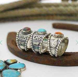 Bague de classe en argent sterling faite à la main avec options personnalisées bijoux de graduation personnalisés cadeau unique élégant pour les étudiants - Product Image 4