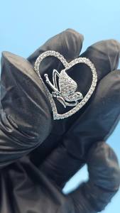 Colgante Romántico en Forma de Corazón con Mariposa y Diamantes Redondos de Moissanita, Plata de Ley 925 para Mujer - Product Image 2