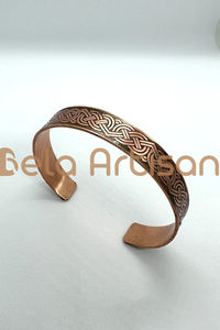 สร้อยข้อมือแฟชั่นแนวโบราณของ Bela Artisian กำไลข้อมือทองแดงที่ออกแบบมาอย่างสวยงามสายทองแดงกว้างพร้อมตะขอแม่เหล็กช่อง - Product Image 6