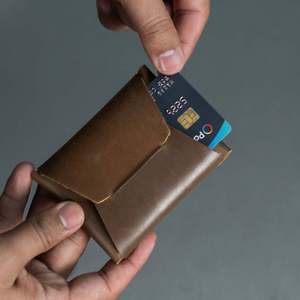 ไม่ใช่. กระเป๋าใส่บัตรเครดิตแบบมินิมอลทำมือ 96 ชิ้น (สีน้ำตาลสวยงาม ใส่บัตรได้ 12-15 ใบ) - Product Image 5