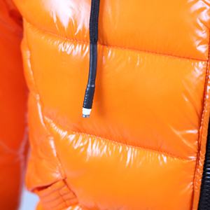 Poliéster/algodón para hombre cara tendencia con capucha corto grueso invierno bombardero brillante Puffer chaqueta para hombre - Product Image 4