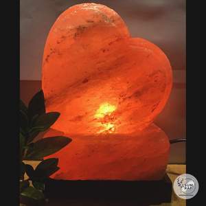 Lampe de sel de l'Himalaya de coeur romantique fait à la main sculpté cristal de sel naturel veilleuse lettre d'amour élégante pour la décoration intérieure pour - Product Image 2