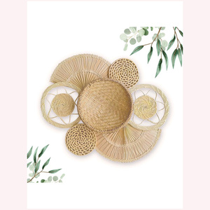 Sculpture murale en rotin et jonc de mer fabriqués à la main Boho Chic élégant Accent inspiré de la nature pour les intérieurs à la mode - Product Image 1