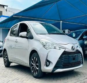 รถพวงมาลัยซ้ายมีเบาะหนังและกล้องหลังใช้ใหม่สำหรับ Vitzs รถพวงมาลัยซ้าย - Product Image 2