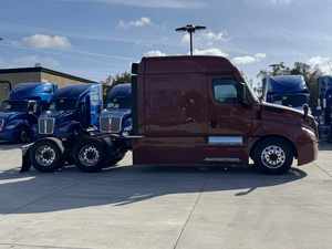 Offre Spéciale – Camion Semi-Remorque Cascadia 126 Sleeper 2021 d'Occasion en Excellent État – Cabine Couchette à Toit Moyen de 72 Pouces, 455 CV, Boîte Automatique DT12 à 12 Vitesses, Prêt à l'Exportation - Product Image 4