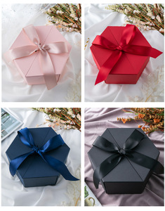 Boîtes d'emballage cadeau personnalisées en papier carton hexagone bouquet de fleurs roses chocolat pour maman fleur roses et rhombique - Product Image 4