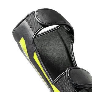 Espinillera de Boxeo con Espuma Absorbente de Impactos y Comodidad Equilibrada, con Construcción Transpirable y Fácil de Usar - Product Image 5