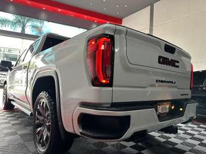 Camioneta GMC Sierra 3500 SLE 2023 con Asientos de Cuero, Techo Corredizo y Motor Turbodiésel VSE Especial - Product Image 6