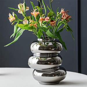 แจกันดอกไม้อลูมิเนียมที่ทันสมัยสำหรับตกแต่งบ้านดีไซน์เหล็กสวยงามสำหรับห้องนอนห้องนั่งเล่นโต๊ะรับประทานอาหาร - Product Image 1