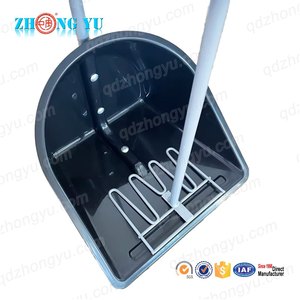 Recogedor de estiércol Mistboy para establos ecuestres con rastrillo - Product Image 3