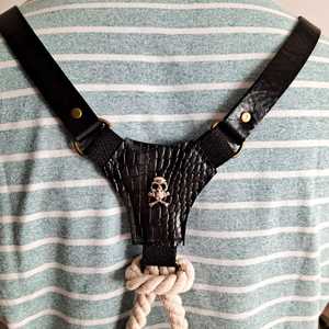 Arnés de Moda con Diseño de Calavera para Perros y Gatos, Lujoso, Táctico, Encantador, Mediano, Transpirable, de Pana, Neopreno, Algodón, Poliéster y Cuero - Product Image 4