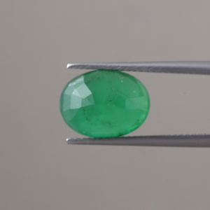 Émeraude Naturelle Certifiée IGI, Pierre Précieuse en Vrac pour la Vente en Gros, 5,89 Carats, Coupe Ovale 12,5x9,5mm, Vert Premium, Traitement Cire/Huile, Troisième Qualité - Product Image 3