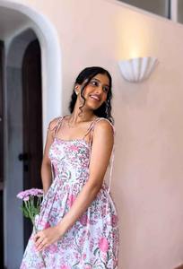 Vestido largo ucraniano tradicional con hombros descubiertos, vestido de lino hecho a mano con borlas y bordado popular para mujer disponible para la venta - Product Image 2