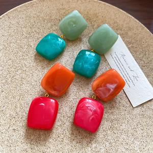 Boucles d'oreilles en résine, modélisées à la main, écologiques, design fée ange amour, forme personnalisée, fabriquées à Nidia par Shaad Handicrafts - Product Image 2