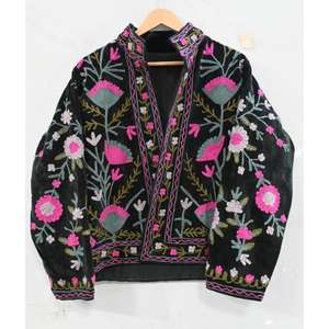 Chaqueta de invierno bohemia de terciopelo para mujer, abrigo étnico de diseñador bordado a mano, elegante y cálido para uso de temporada - Product Image 2