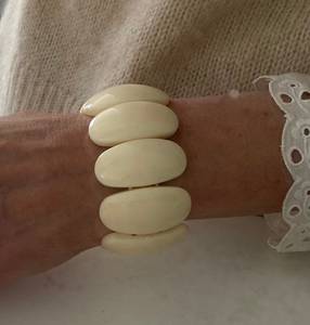 Bracelets en résine design moderne avec éléments naturels organiques à l'intérieur pour filles et femmes à la mode - Product Image 4