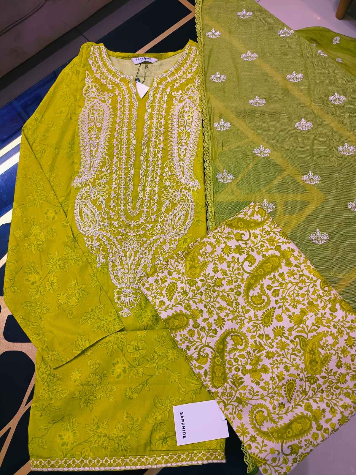 สีเขียว