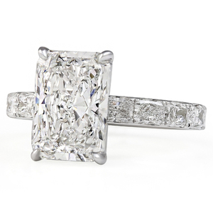Bague de fiançailles en diamant de laboratoire taille radiant 3,50 carats certifiée IGI Couleur E VS1 Style classique pour femme plaqué or 14K Élégante - Product Image 6