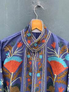 Chaqueta de algodón bordada Suzani hecha a mano, abrigo bohemio floral colorido, prendas de vestir exteriores étnicas artesanales para mujer - Product Image 5