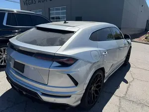 Lamborghini Urus 2020 en perfecto estado - Product Image 2