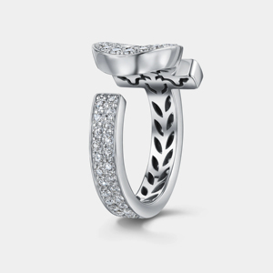 Elegante Anillo Plateado con Diseño XO y Diamantes Brillantes en Pavé, Joyería de Moda para Mujer - Product Image 3