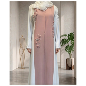Abaya élégante avec panneau rose poudré, broderie florale et design contrasté - Product Image 1