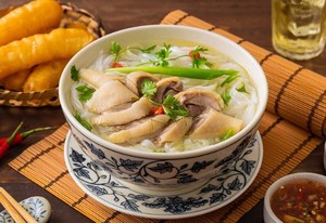 Nadisa - Pho de Pollo Instantáneo en Paquete, Listo en 4 Minutos, Rico y Delicioso con Sabor Tradicional Vietnamita - Product Image 3