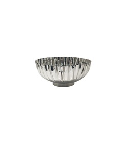 Cuenco de acero inoxidable perfecto para usar en la fotografía de alimentos para mostrar presentaciones coloridas de comidas frescas y vibrantes. - Product Image 2