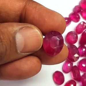 Voir l'offre 80 pcs Bangkok Verre Rempli Rubis 12mm à 16mm Ovale Facette 432 cts Lot Iroc Ventes Rubis Coupe Lâche Gemme pour Bijoux - Product Image 4