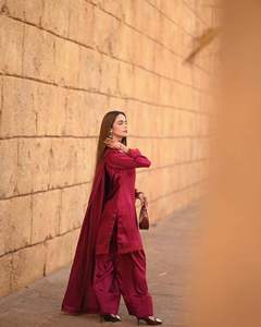 Traje indio pakistaní francés de crepé Salwar con dupatta para fiestas elegantes, bodas, uso tradicional y casual. - Product Image 1