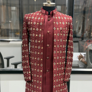 Sherwani de Boda para Hombre, Estilo Indo Occidental, Chaqueta Larga Bordada – Traje de Novio Color Granate Premium / Sherwani de Diseño Étnico para Boda - Product Image 1