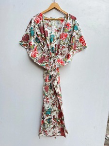 Caftan floral en coton pour femmes, robe cadeau longue Caftan, robe de plage, vêtements de nuit bohème imprimés à la main, robe longue Kimono - Product Image 4