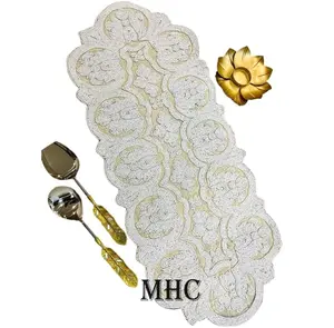 حامل طاولة مصنوع يدويًا من الخرز للمظهر الملكي باللون الأبيض وتزيين حفلات الزفاف حامل طاولة للاستخدام المهاب