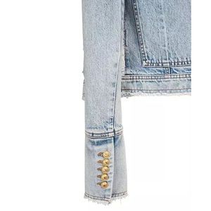 Chaqueta vaquera de verano para mujer con decoración de botones Corte y costura personalizado Precio competitivo Logotipo privado Directo de fábrica - Product Image 4